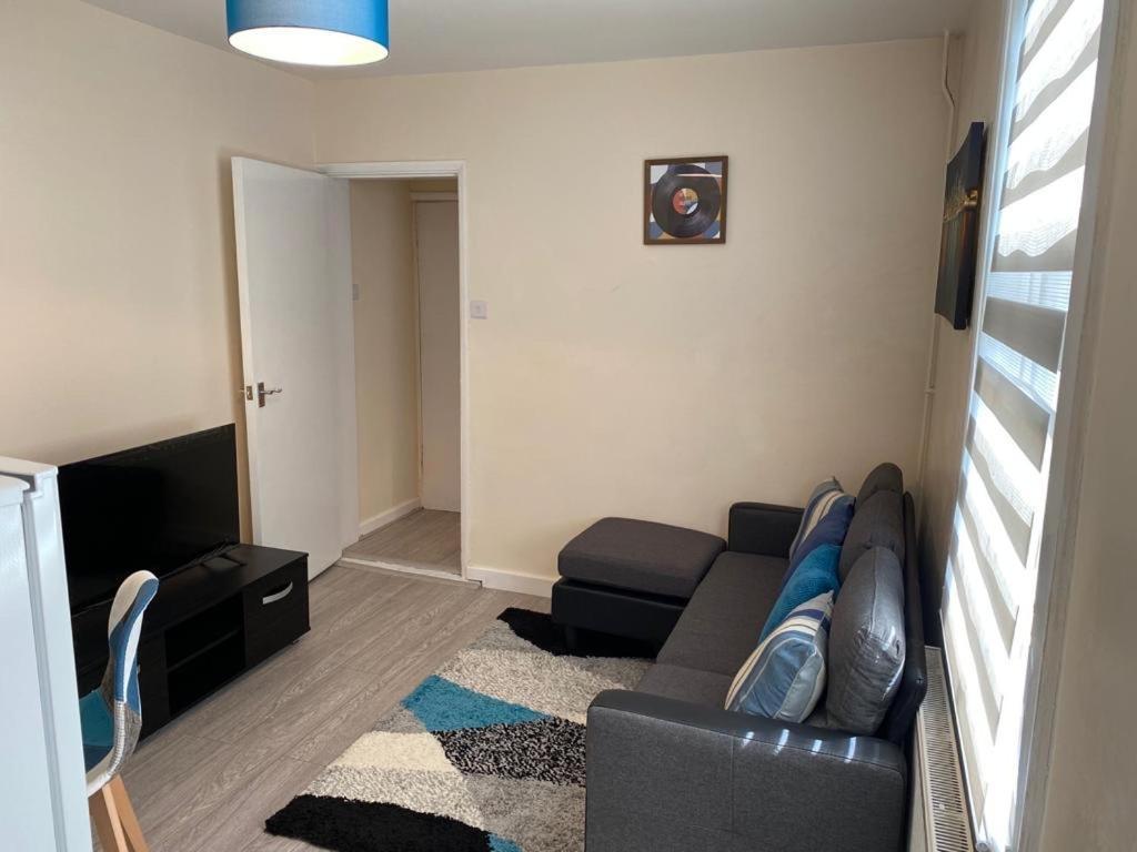 Excellent And Amazing Apartment With Private Parking Gillingham (Kent) Exterior photo