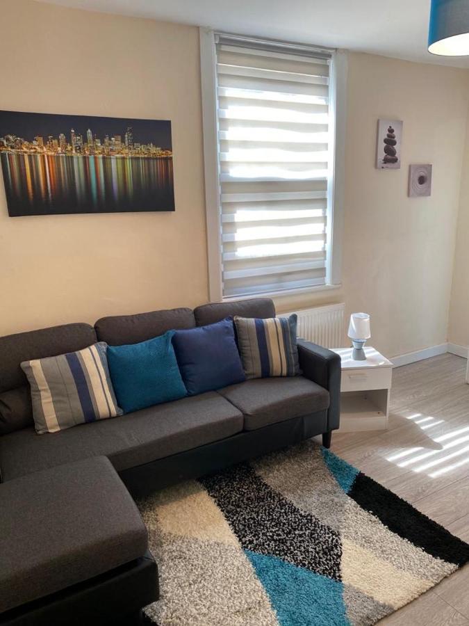 Excellent And Amazing Apartment With Private Parking Gillingham (Kent) Exterior photo