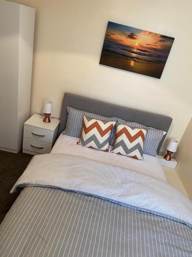 Excellent And Amazing Apartment With Private Parking Gillingham (Kent) Exterior photo