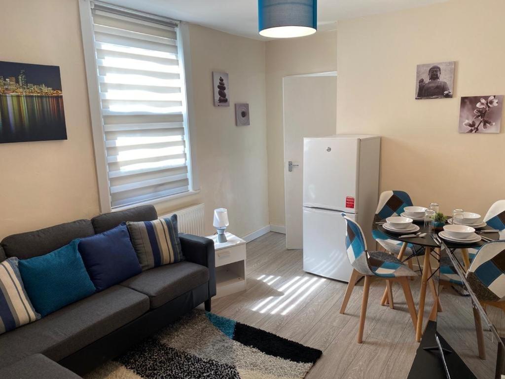 Excellent And Amazing Apartment With Private Parking Gillingham (Kent) Exterior photo