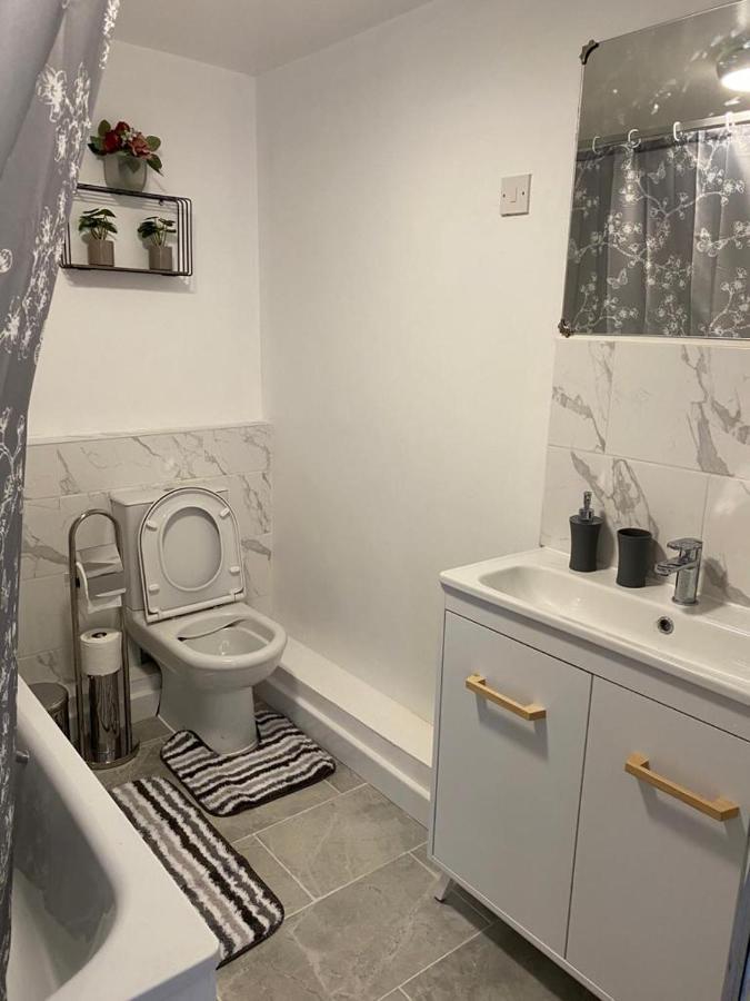 Excellent And Amazing Apartment With Private Parking Gillingham (Kent) Exterior photo
